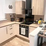 City Retreat Birmingham - Modern 2 Bed Apartment
