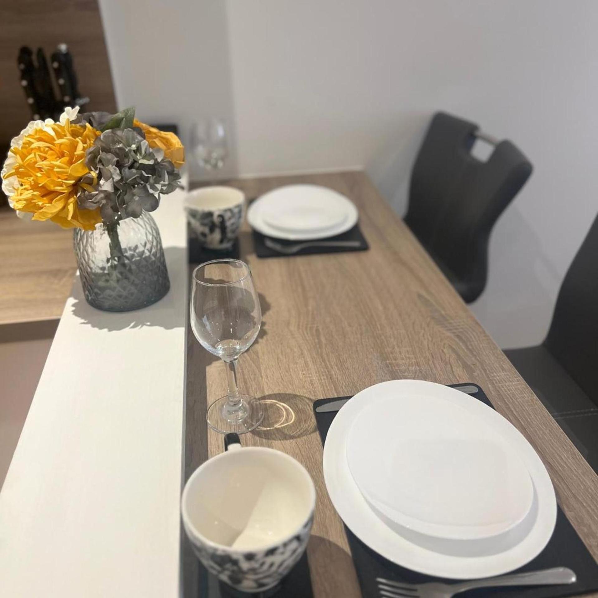 Retreat - Modern 2 Bed Apartment *